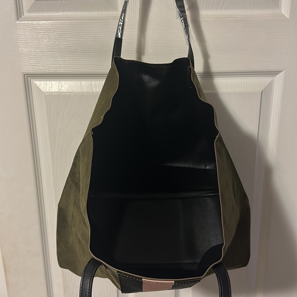 Macys Tote 👜❤️ - Picture 5 of 6